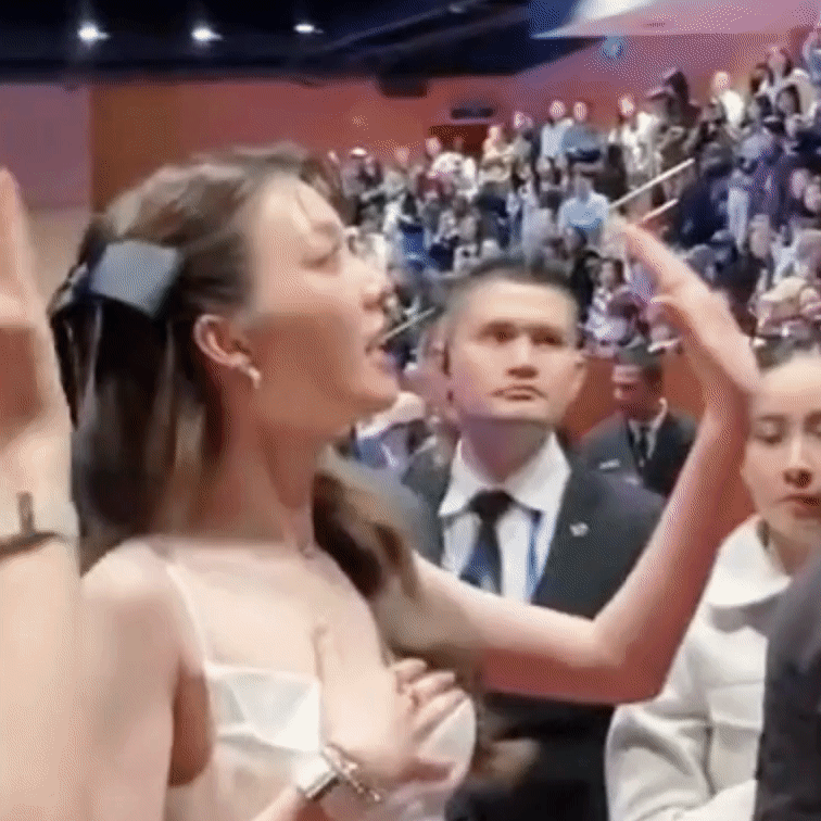 人抱抱小狗会一直在你身边🤗