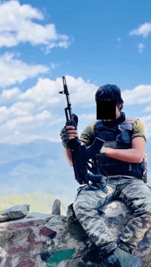 印军装备AK203突击步枪的图片