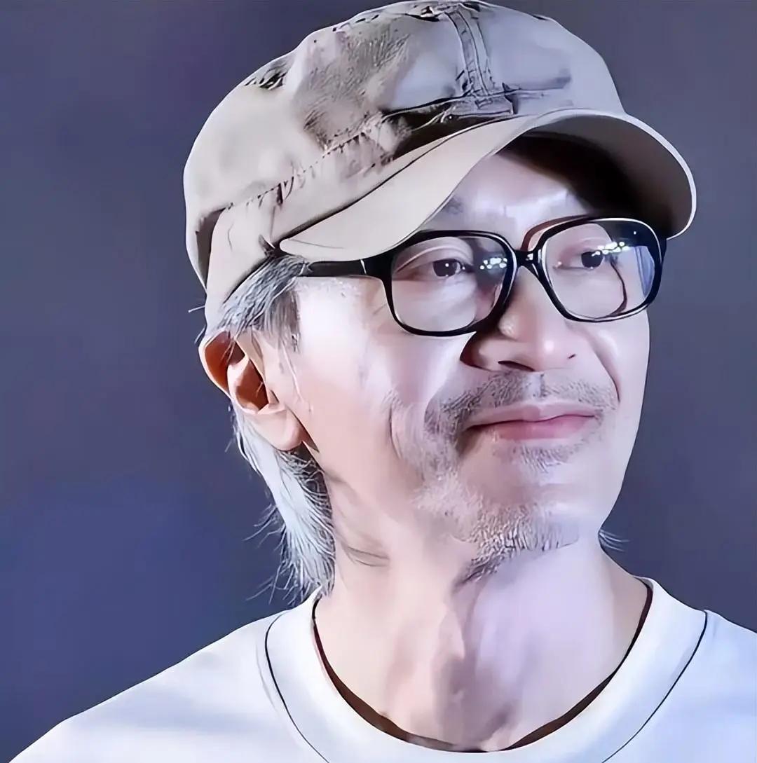 周星驰为何演不了喜剧了？王晶说的对，年纪大了，很多夸张的表情做不出来了。无厘头是