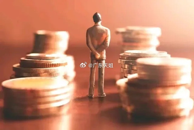 2026年只剩下最后一个季度了，整个社会出现了三个反常现象1、存款利率持续走低，