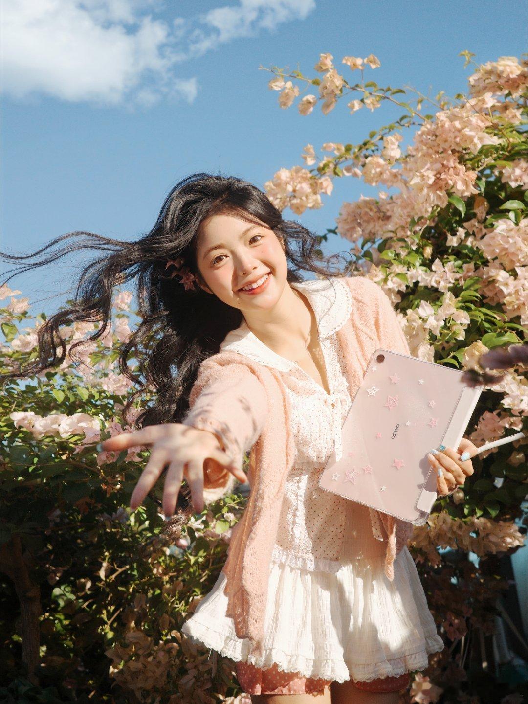 我掌心有一片粉色的春日和银河💗即便在北半球凛冬已至在云南仍旧如春日般温暖浪漫拉