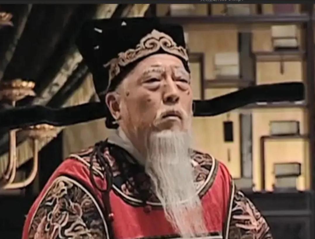 满朝文武都不如一个仆人：他在严嵩最得意的时候，已经想好了退路。严嵩最风光的那