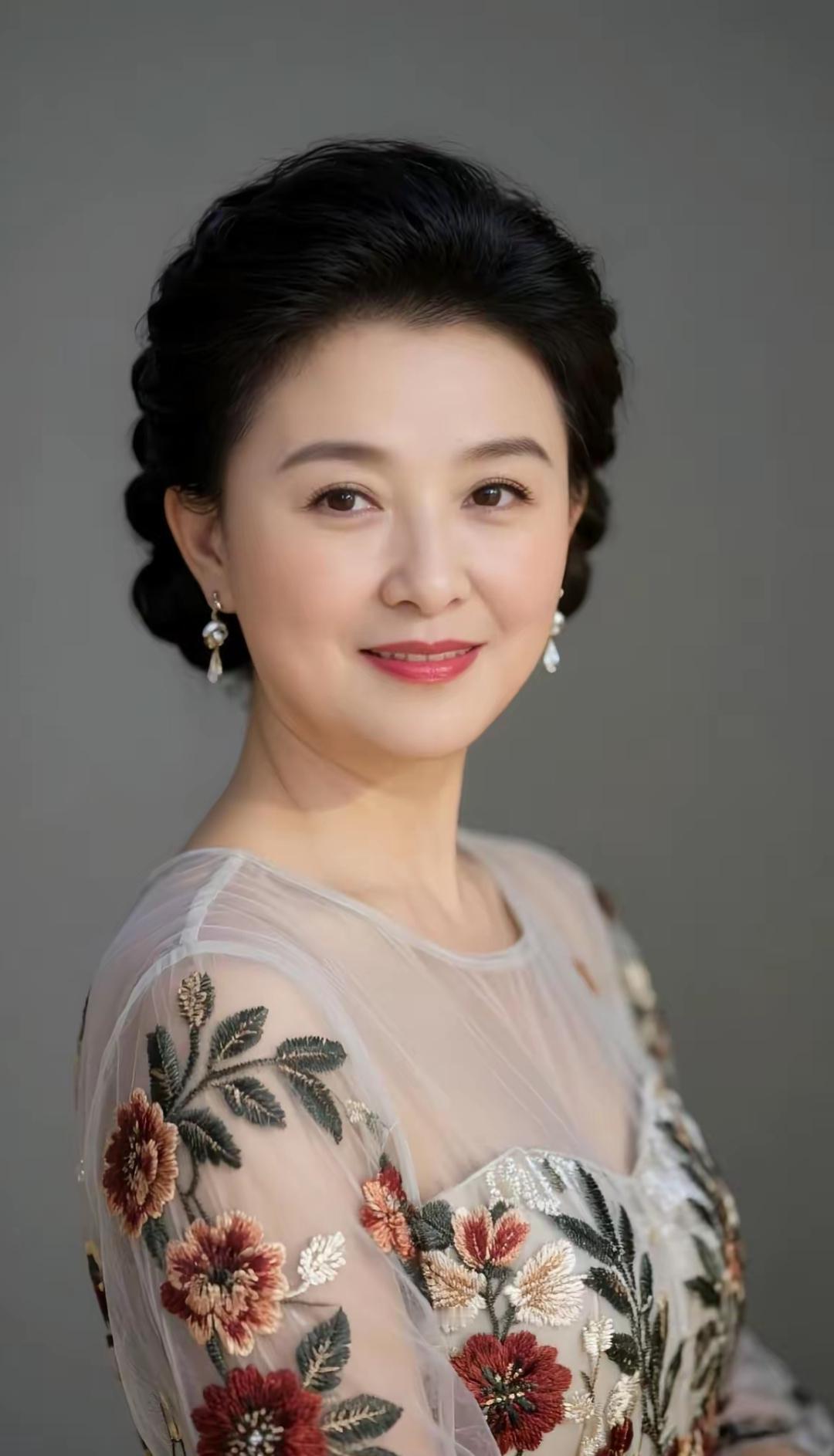 优雅气质，花间仙子，惊艳时光。高清美女美女人像群