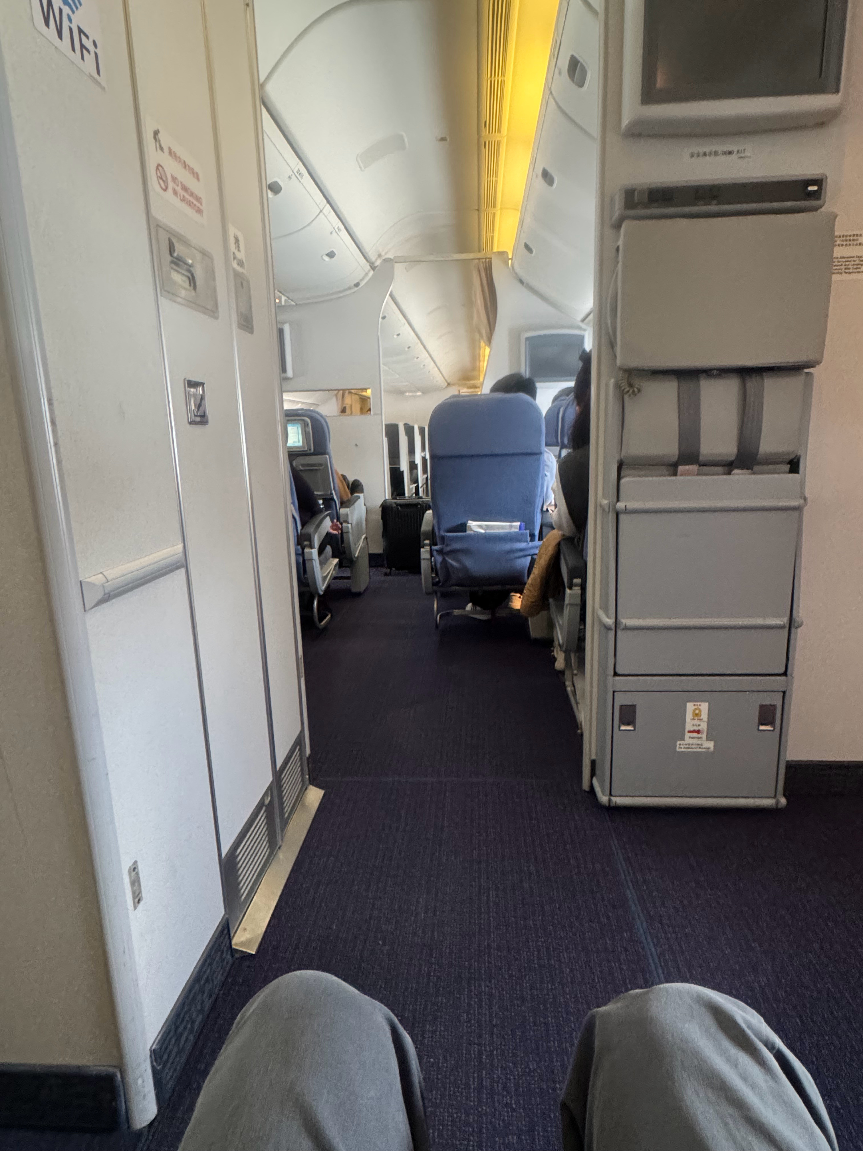 坐在纯过道了，兼卫生间管理员李楠说道李楠说道飞行