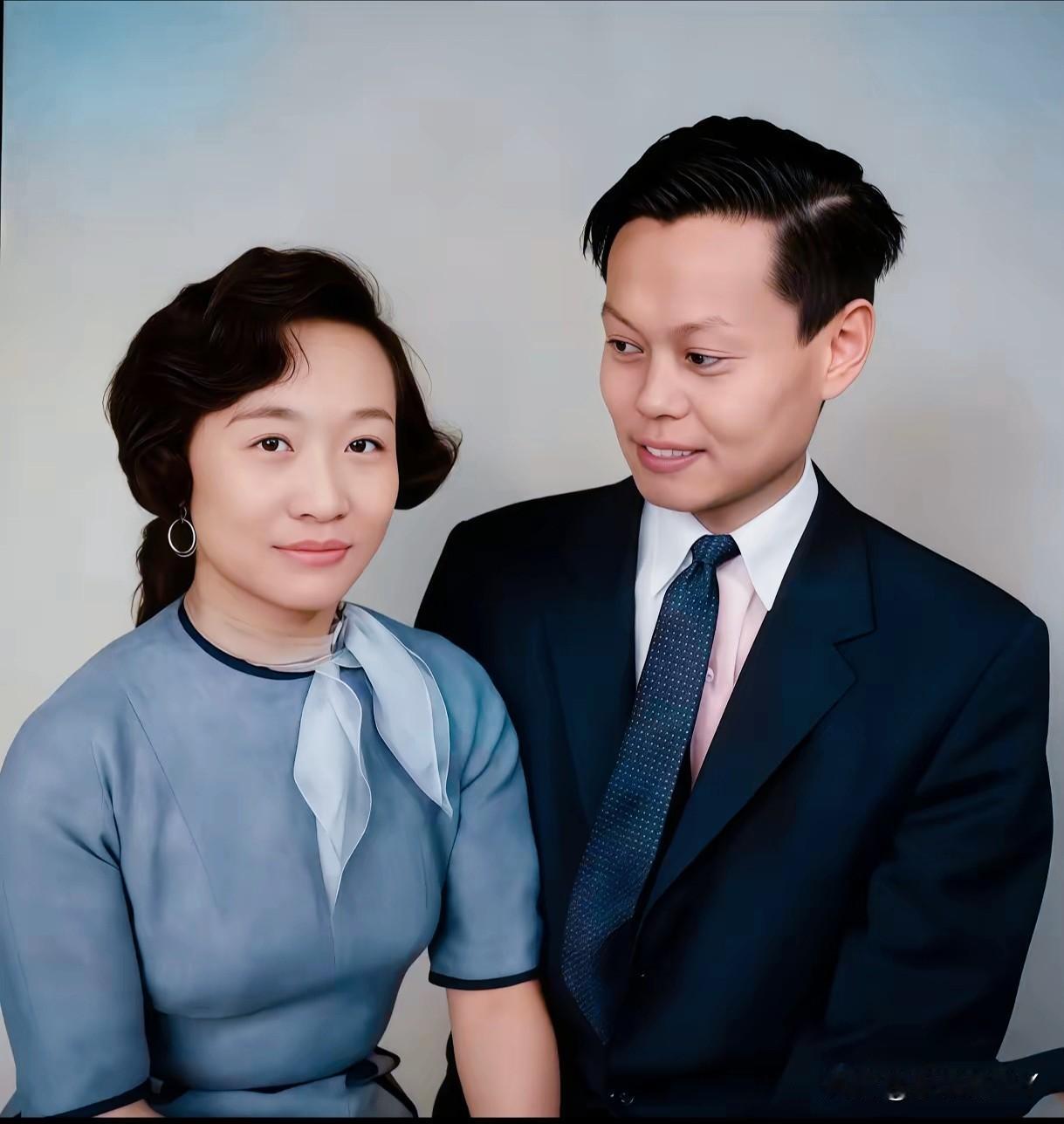 这是1957年杨振宁先生和夫人杜致礼的一张珍贵合影！当时杨振宁先生35岁，才华横