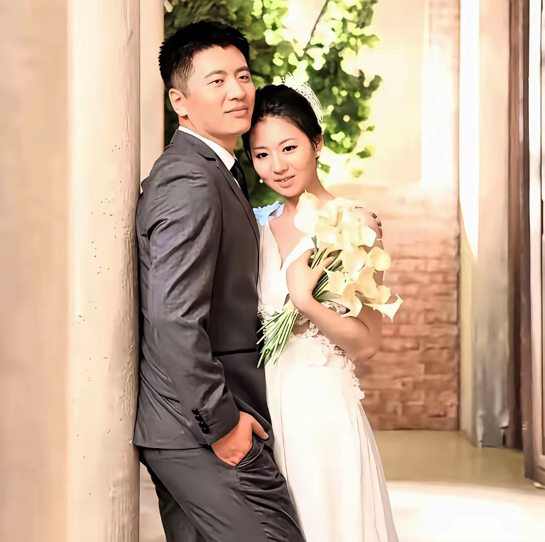 张雪峰老师妻子李丽婧最新发文:希望之后能够与女儿张姩菡安安静静生活！91年的李丽