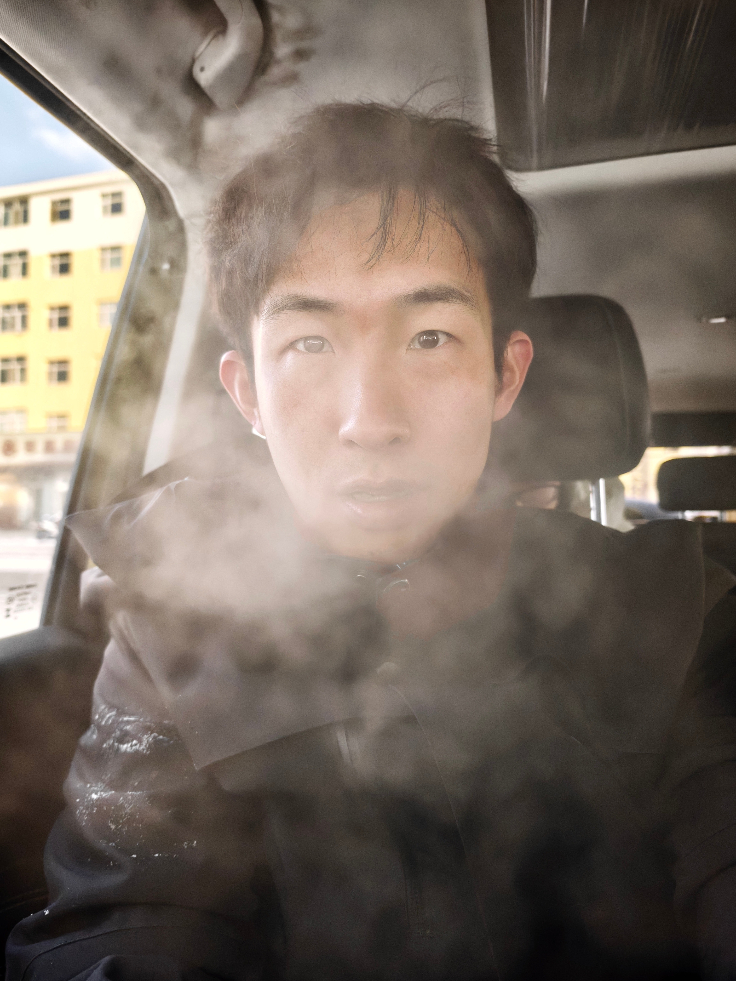 极寒地区拍摄，最蛋疼的是车冻了一个晚上，然后早上第一下进车里，比冰柜还恐怖，尤其