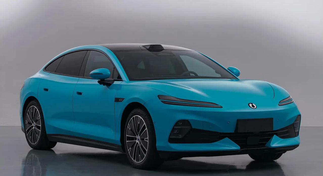 腾势全新轿车申报图曝光，车尾悬挂“腾势Z9S”标识新能源中大型轿车采用全新