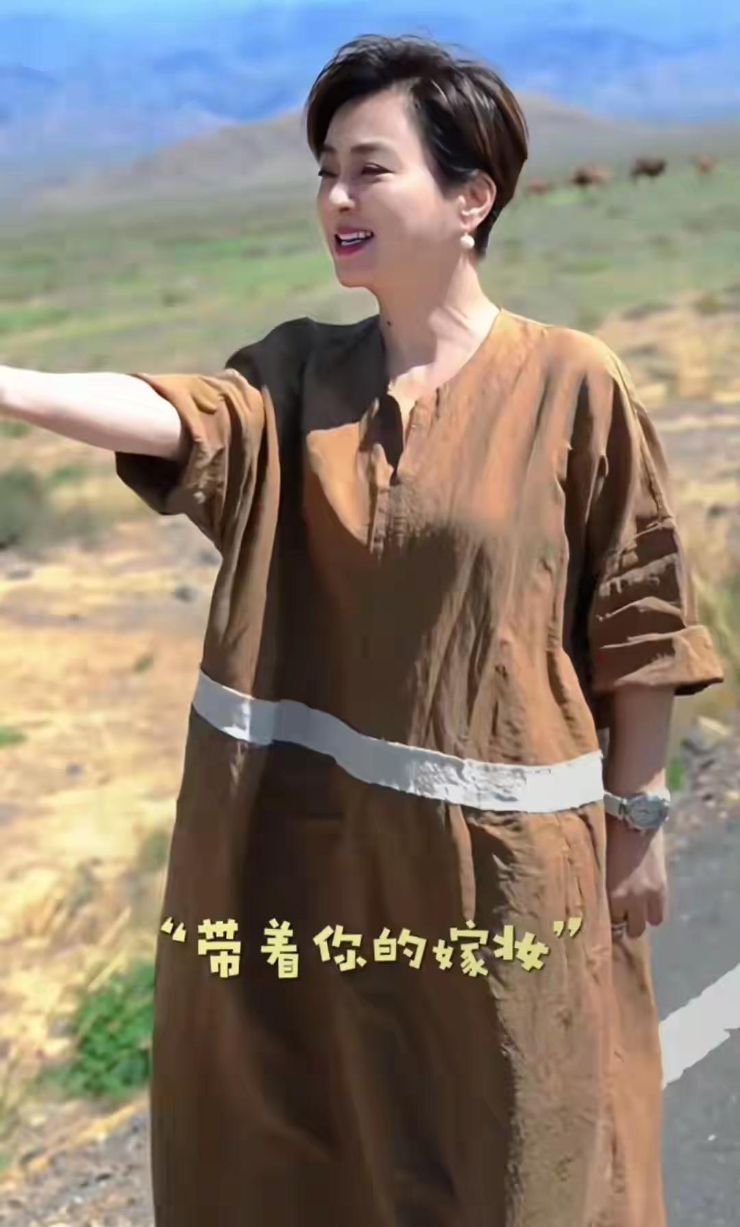 李玲玉一点都不显老呢！气质妥妥的好，绝对是娱乐圈中的美人胚子，岁月似乎没有在她身