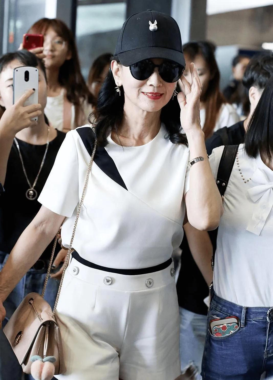 其实哪有什么不老女神！每个人都逃不过这个自然规律，什么医美也不是万能的，到了一定