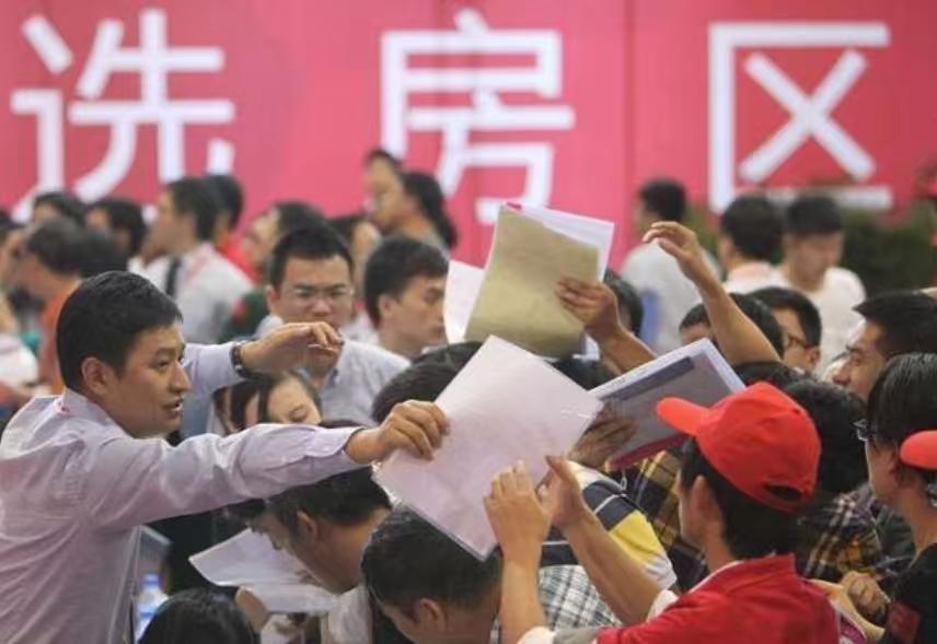大家发现了吗？2026年的消费市场，出现了三个非常有意思的反常现象。第一，一