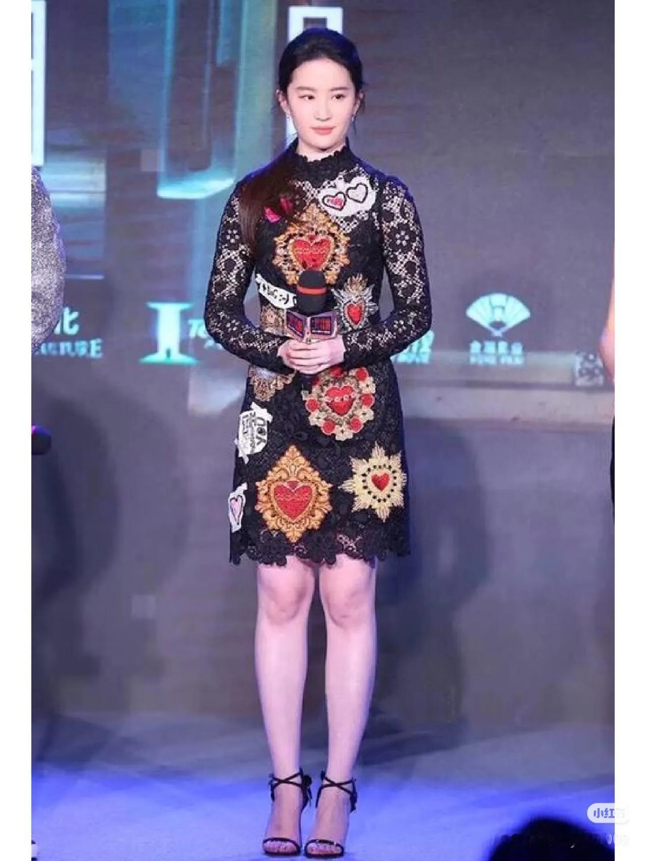 刘亦菲太可怕了！昨天VOGUE中国版20周年，刘亦菲压轴。全程拥有2分半的怼