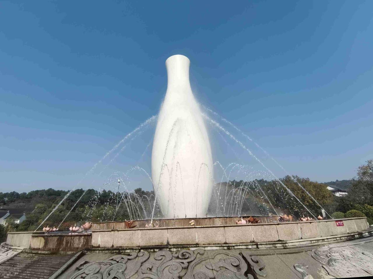 不知你们有没有这样的经历，你帮别人拍照，拍得都不错，但很可能别人帮你拍照，让你很