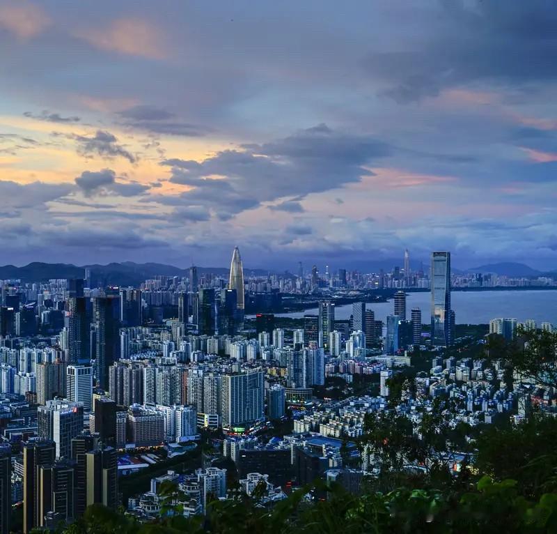 深圳楼市要加油了。深圳房价能不能回到2021年的高点，就看深圳楼市的那些房东给