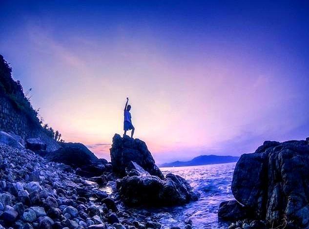 刚刚，接到女儿电话，女儿问:“妈妈，明天你在家吗？”我纳闷，答道:“不在，妈妈在