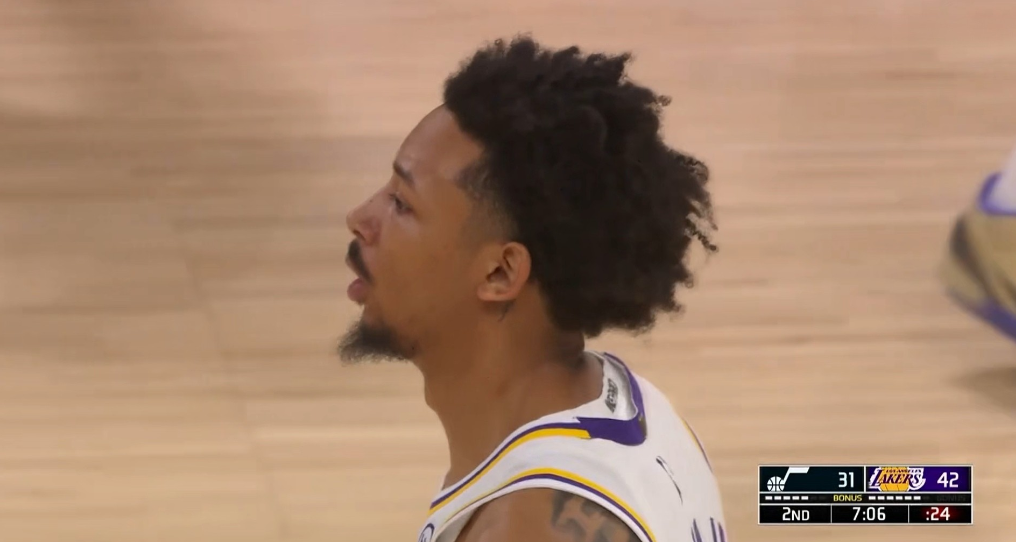 湖人小将史密斯真是眼里只有篮筐！在今天湖人主场以131：107大胜爵士的比赛中，