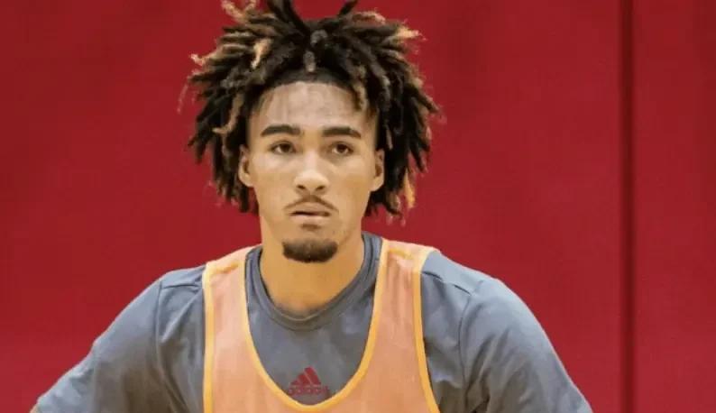 NBA情报局7月11日讯马刺这111分大胜里藏着个惊天笑料！希菲诺夏联狂砍