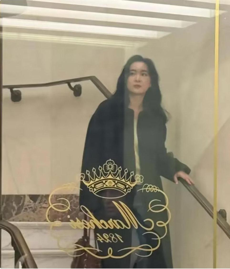 贾玲这波真的赢麻了。为了《热辣滚烫》和《转念花开》，她硬生生把自己当成最贵的道具