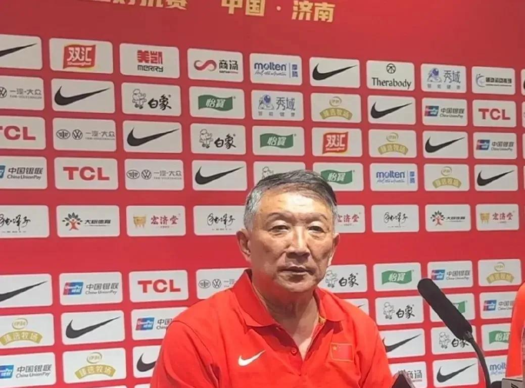 如果宫鲁鸣此时下课。中国女篮的未来将是球霸的天下。中国女篮在奥运会的极端表现，暴