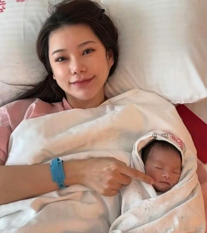 汪小菲喜得新生儿正狂欢，命理师放的狠话，泼了一盆凉水谁能想到，汪小菲家的喜事刚