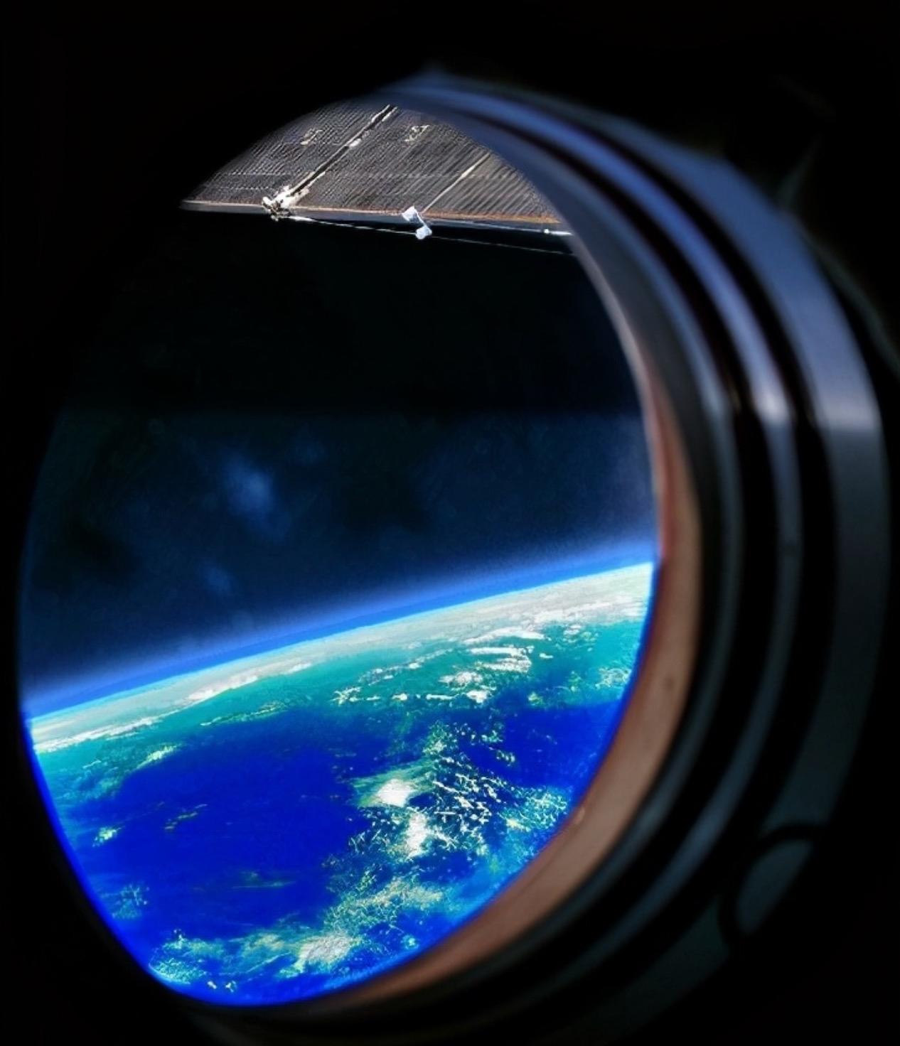 神20返回舱那道三角形裂纹，藏着中国航天最动人的底色当神20返回舱舷窗那道不