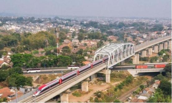 越南突然向中国提出要借钱修铁路？这可不是小数目，整整83亿美元！更有意思的是，这