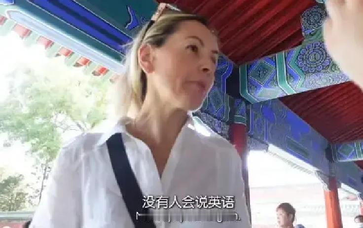2024年，一名意大利女性游客在利用144小时免签政策来到中国旅游，接受采访时表