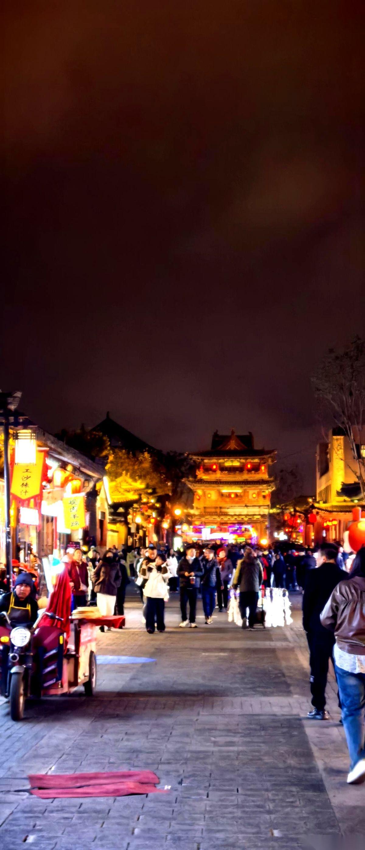 真没想到，来大同的第一件事，是冲进波司登抢羽绒服。气温从二十多度断崖式跌到零下