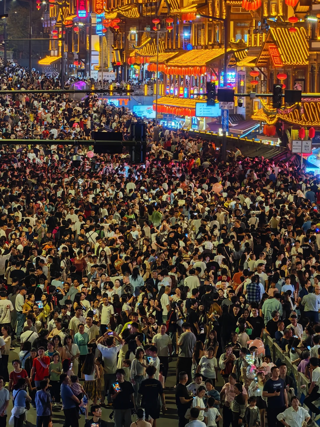 我勒个豆❗洪崖洞已沦陷