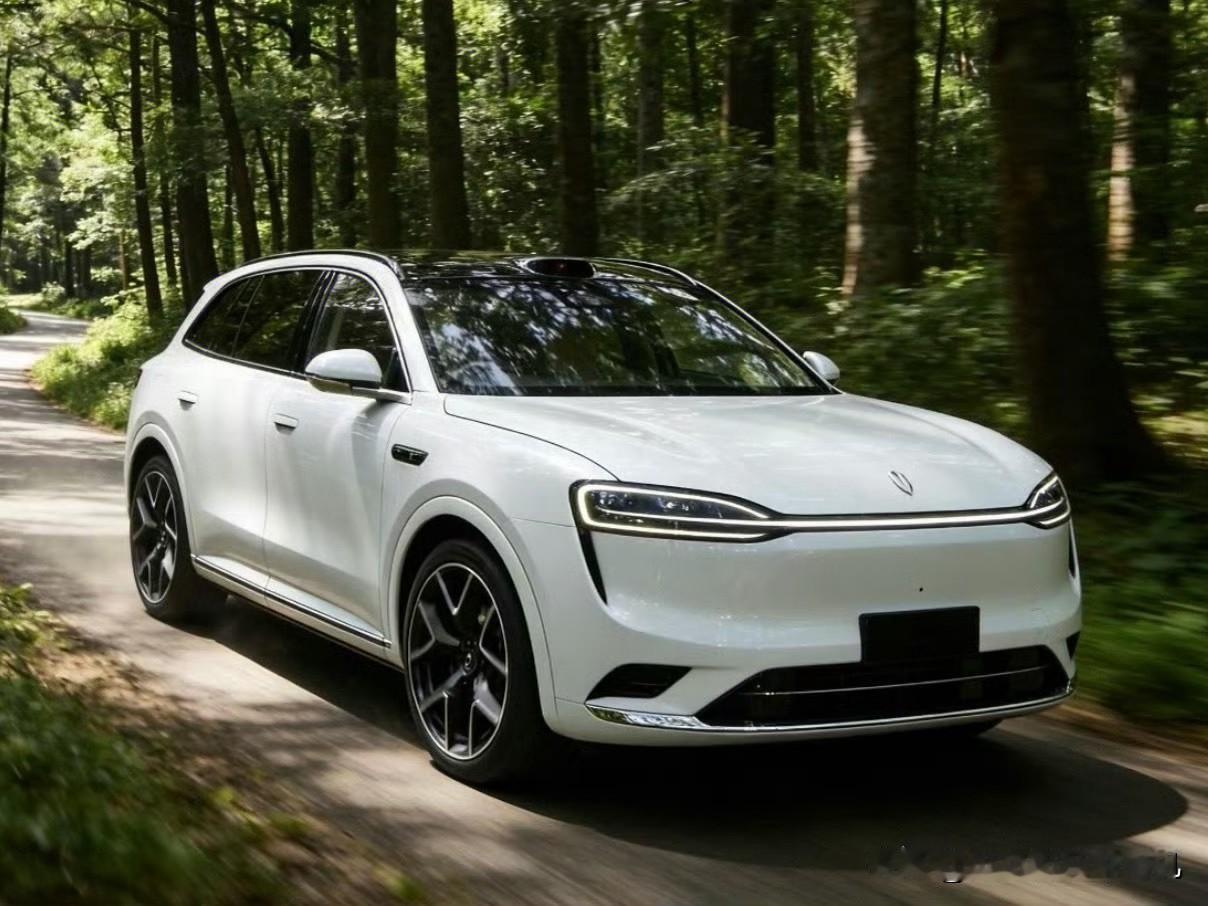 传说中的问界M6，车身尺寸更加紧凑，比例看起来运动多了！我猜M6将于2026年