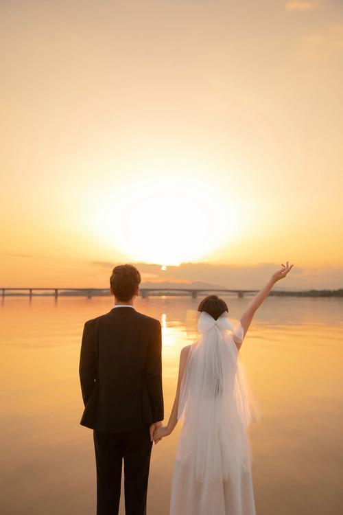 本来现在光棍就多，金价再这么暴涨下去，普通人结婚往后是越来越难了。这不是危言耸听