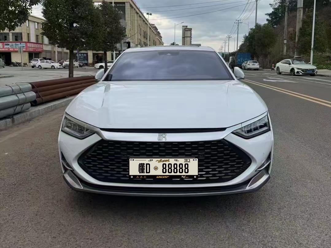 手里攥13万左右想买家用混动轿车，很多人纠结：是直接提全新秦PLUSDM-i，