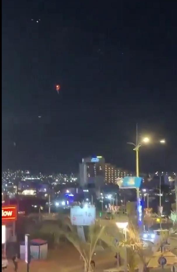 “大的要来了！”也门胡塞武装第二次打击，十几枚巡航导弹发射，与美军在红海激战。