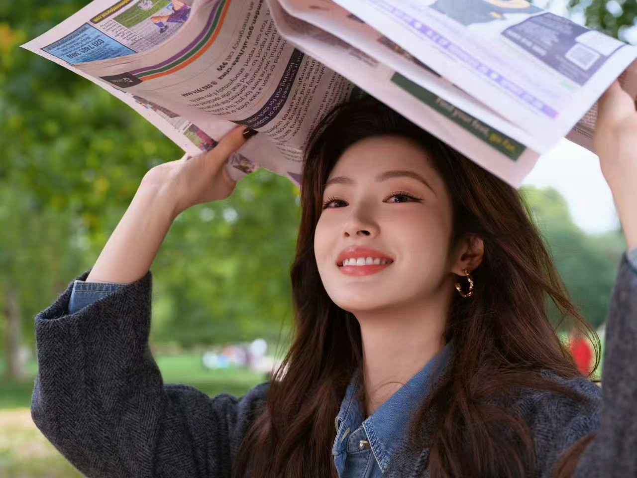 是明媚自由的徐西西小姐申请和徐若晗小朋友一起逛公园​​​