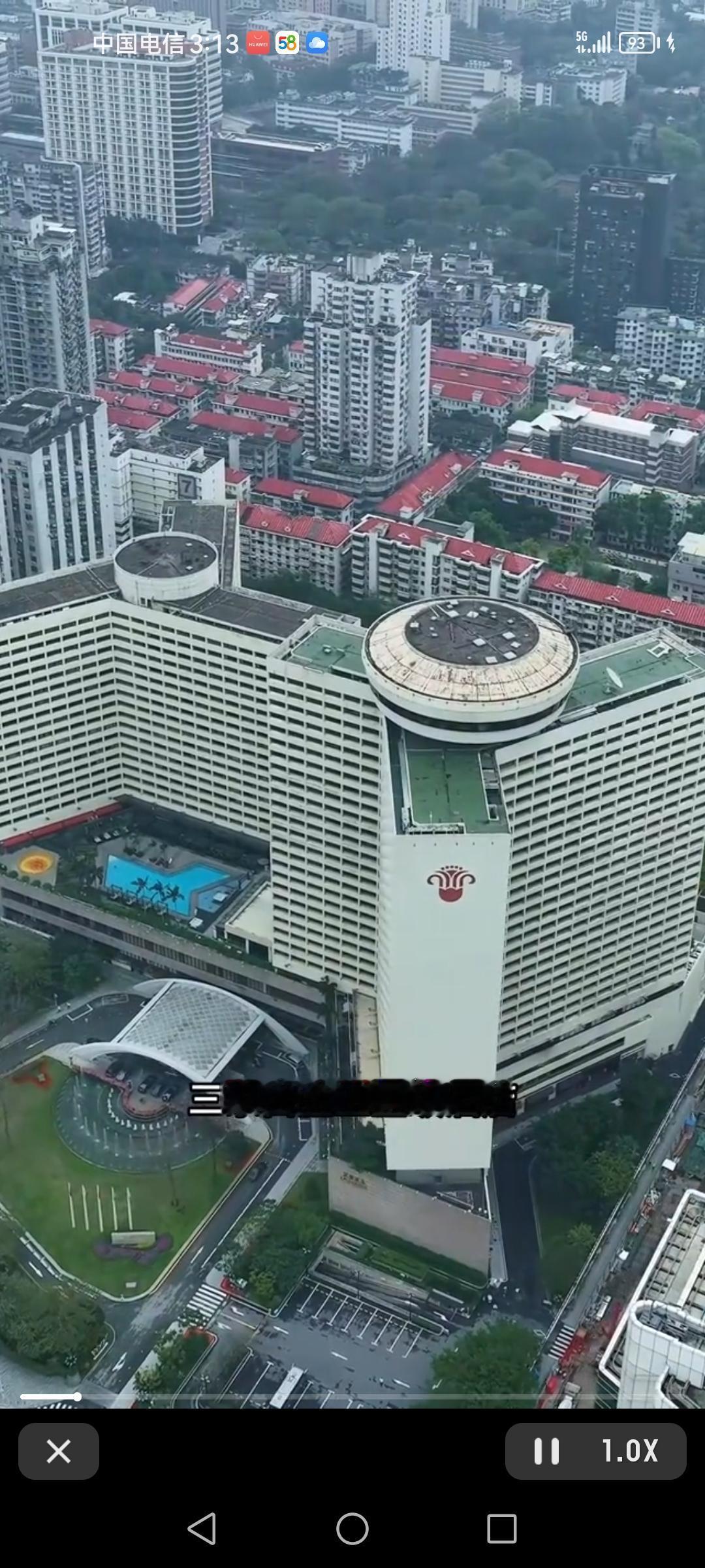 广州花园酒店可是国内仅有的三家白金五星级酒店之一，真的超厉害。走进酒店，大堂就像