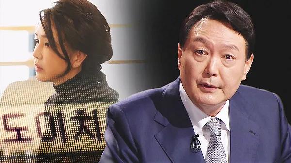 尹锡悦当前最关心的三个人有一个共同特征——名字都姓“金”。1.金建希被特检