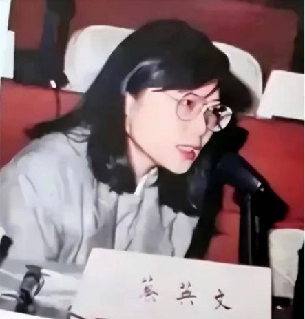 一个美丽的姑娘，为什么变成这样的老人