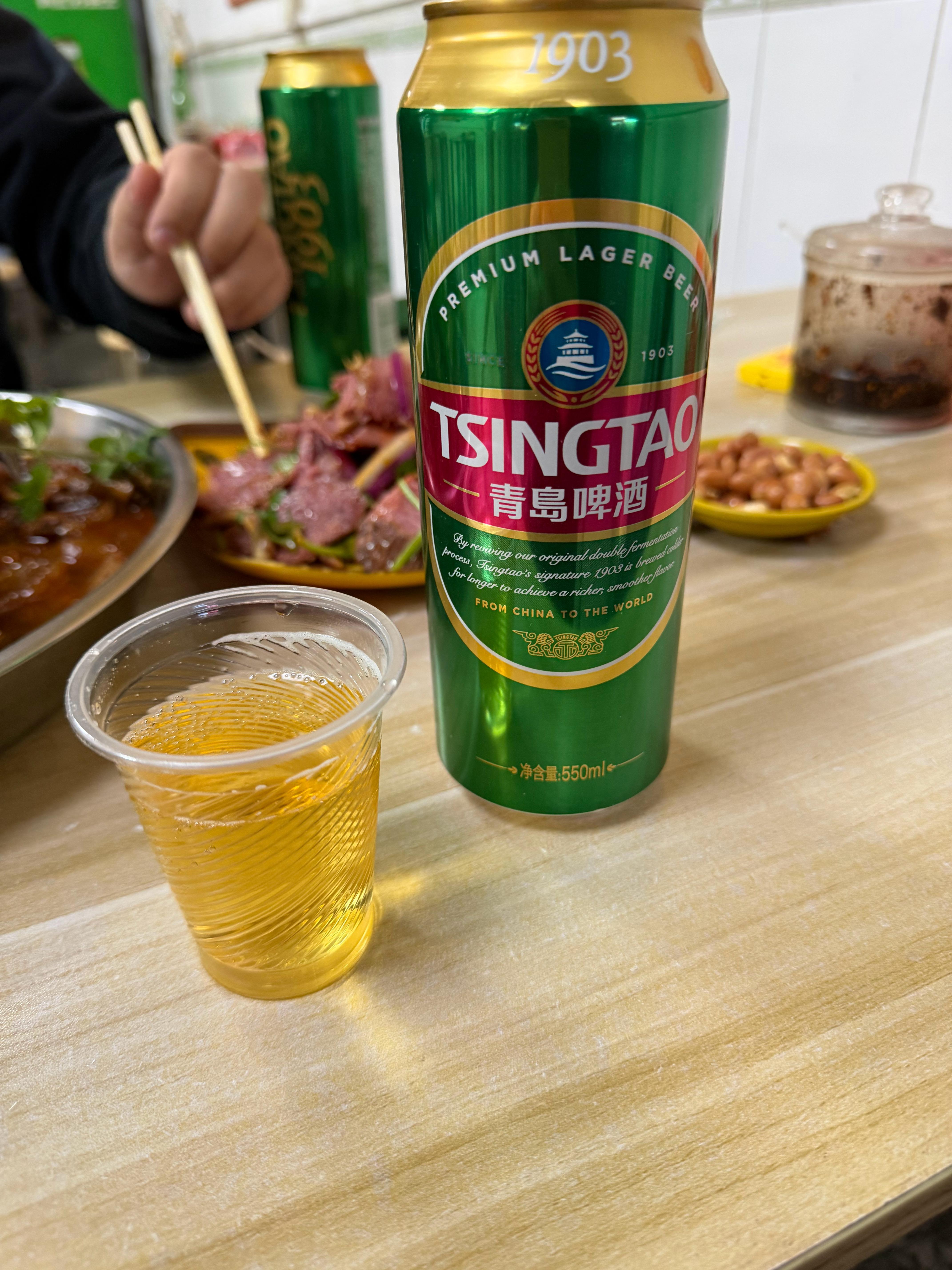 招待粉丝大哥，他也是博主，最高河南待遇：大盘鸡、欧肉，青岛1903精酿啤酒深圳