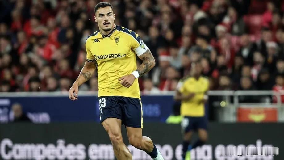 年后见，葡萄牙后卫佩德罗身高186，体重88，模型和数据上，上比不上之前传