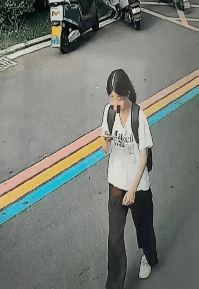 程梦圆的坠崖原因，随着她出行轨迹的完整调取，基本清晰了。根据7月27日“两步
