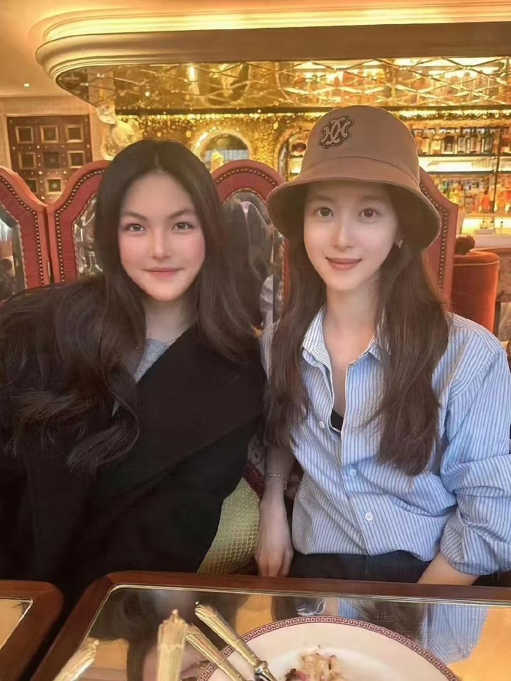 王诗龄和章泽天，一个09年一个93年，两个看上去跟同龄人一样。谁能看出她俩年龄差了16岁？章泽天真的