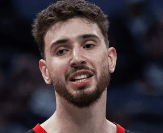 美媒Fullcourtpass转发了TA记者WillGuillory的报道：