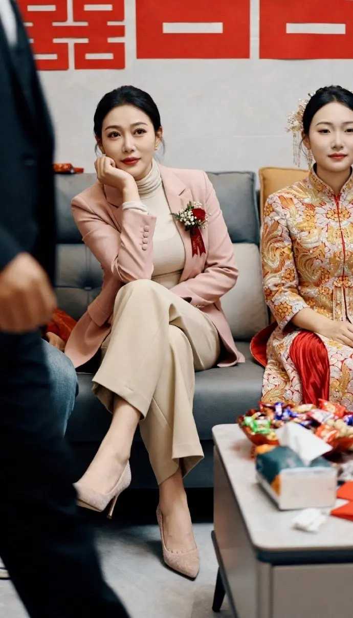 参加婚礼看上了朋友妈妈