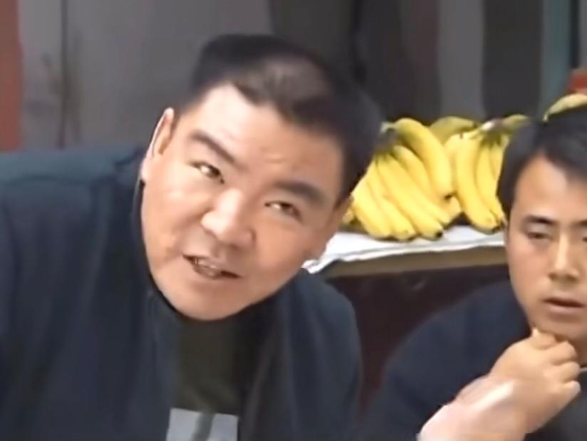 坐高铁邻座的大爷拿着pad看《征服》，现在还看这片我猜大爷知道点啥就好奇地问他大