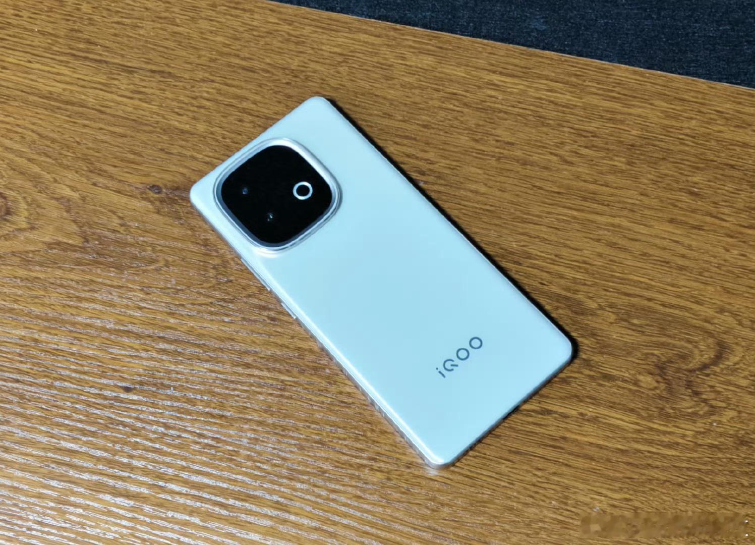 iQOOZ10TurboPro+预计下月发对比之前的iQOOZ10Tu