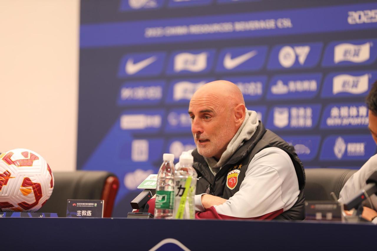 穆斯卡特表示所有此前伤员明天都可以出场！言外之意海港明天可以全员出场！在谈到比赛