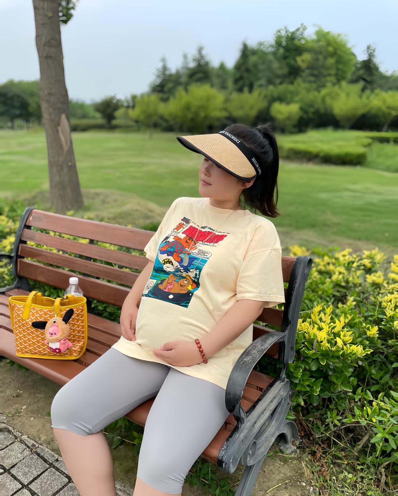 怀孕五个月的女儿，发微信问我，今年退休还是延退，我想了想告诉她，“我想要延退几年