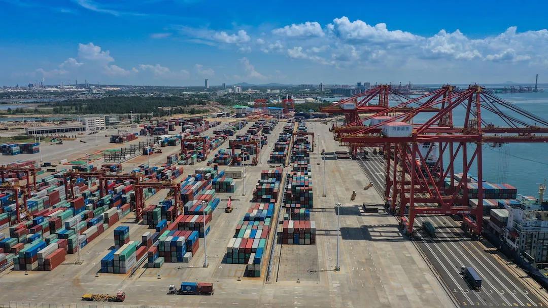 刷到个美国军官的分析，真是把我看傻了——他说真跟中国开打，千万别炸咱们的港口！我