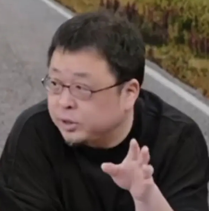 老罗现在是不是屁股也坐歪了？28亿，董宇辉自己都辟谣是假的，老罗为什么会相信