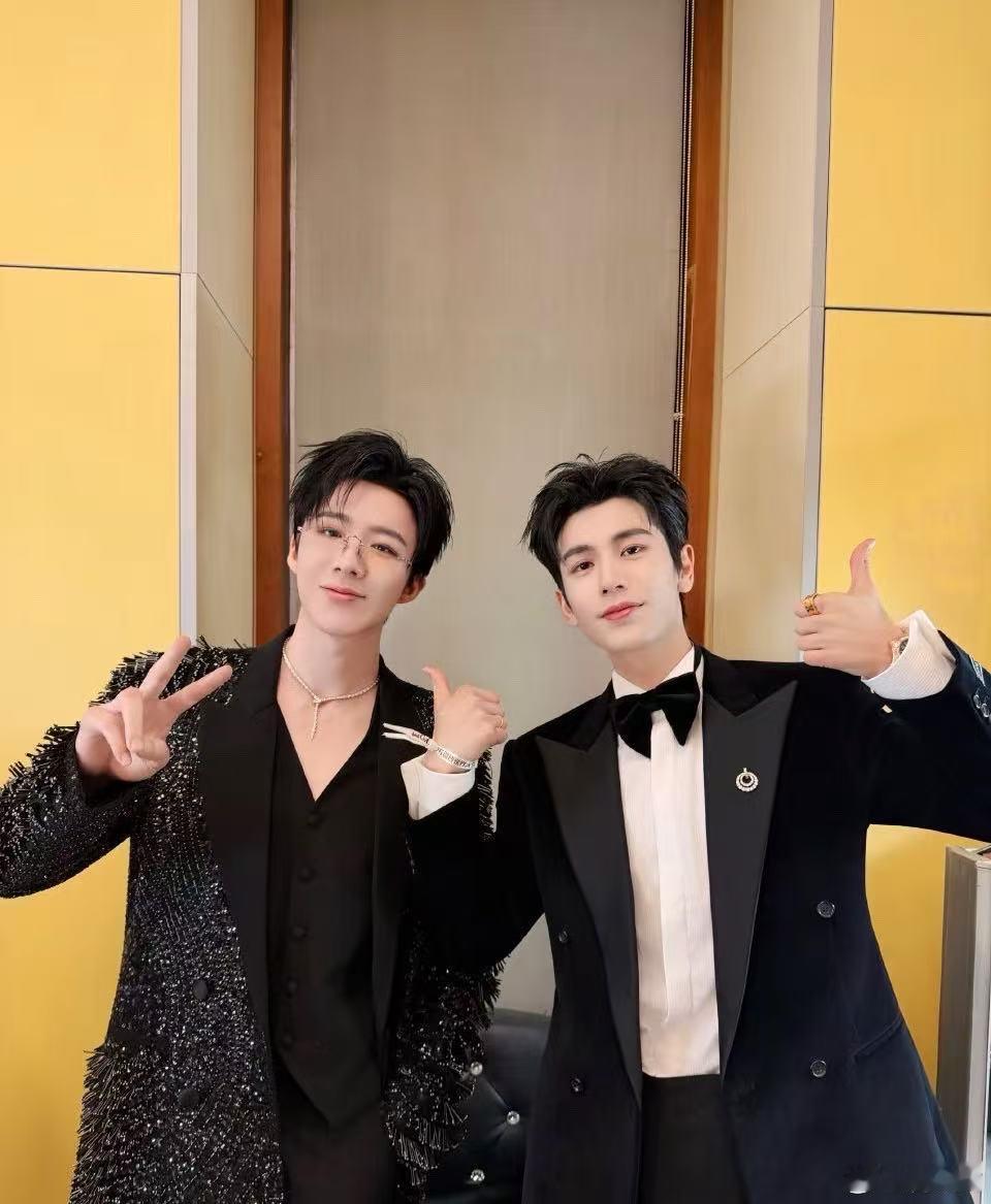 张凌赫给刘宇宁的应援花篮，最好的赫丽摸金宇，最好的开推小伙伴